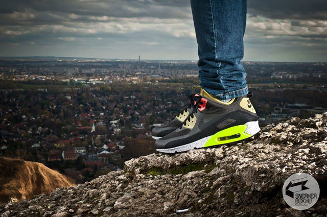 Nike Air Max 90 SneakerBoot Budapest felett