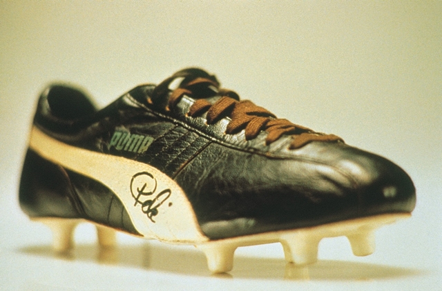 Pelé által dedikált Puma modell