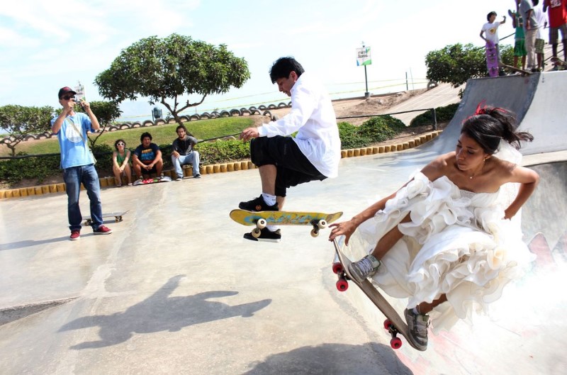 Szerinted mi van a menyasszony lábán? (Forrás: mpora.com)