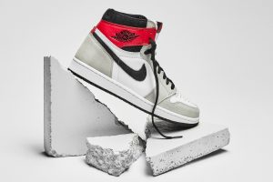 Air Jordan 1 High OG 'Light Smoke Grey'