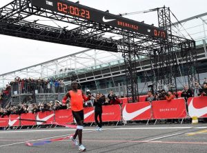 eliud_kipchoge_marathon_breaking2_monza_2017