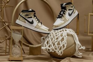 Jordan 1 Mid "Metallic Gold"