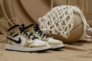 Jordan 1 Mid "Metallic Gold"