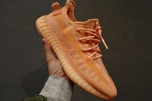 adidas YEEZY BOOST 350 V2 "Mono Ice" és "Mono Clay"