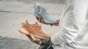 Yeezy 350 Mono Clay és Mono Mist