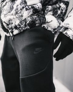 Fekete Nike Tech Fleece melegítőnadrág
